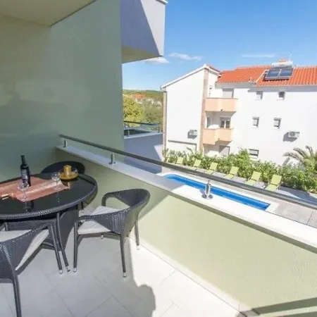 Apartment Mali San