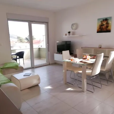 Apartment Mali San